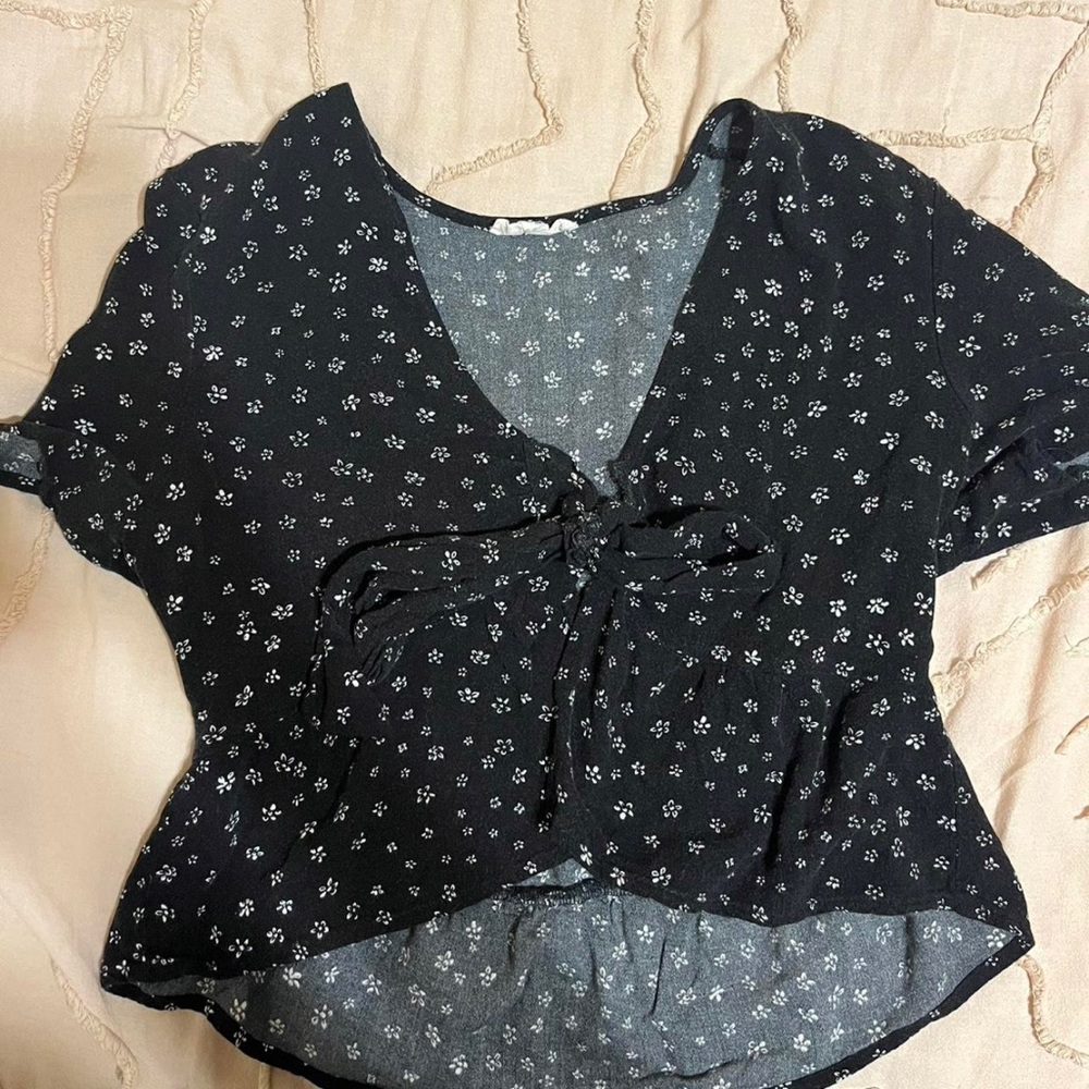 pacsun la hearts black and white floral tie front blouse
